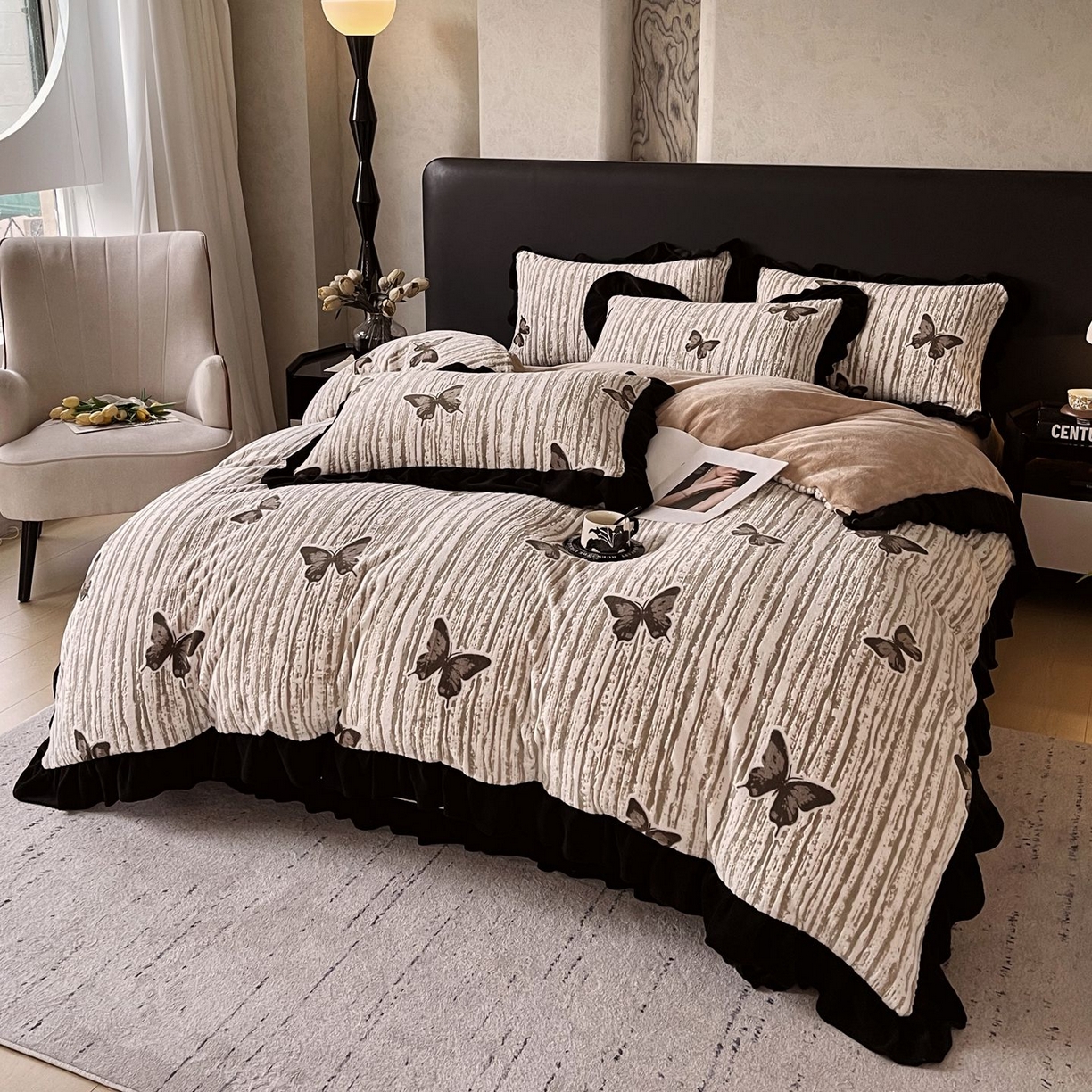 91家纺网 家纺一手货源 找家纺 蜜柚 2025新款秋冬琥珀系复古赫本轻法式高克重牛奶绒全消光立体浮雕数码印花ins风提花保暖四件套 翩翩起舞