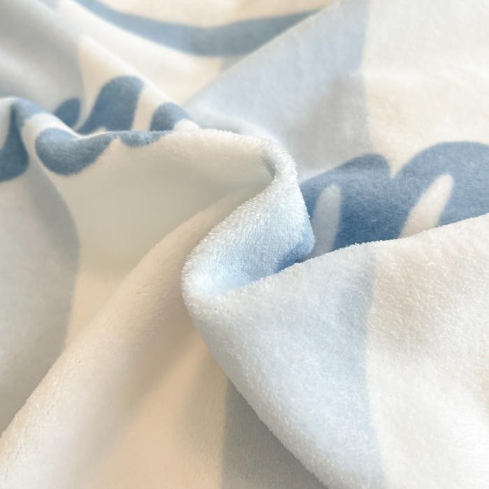 91家纺网 家纺一手货源 找家纺 博雅 2025新款三丽欧大板牛奶绒印花单枕套 牛奶绒大版-冰淇淋玉桂狗