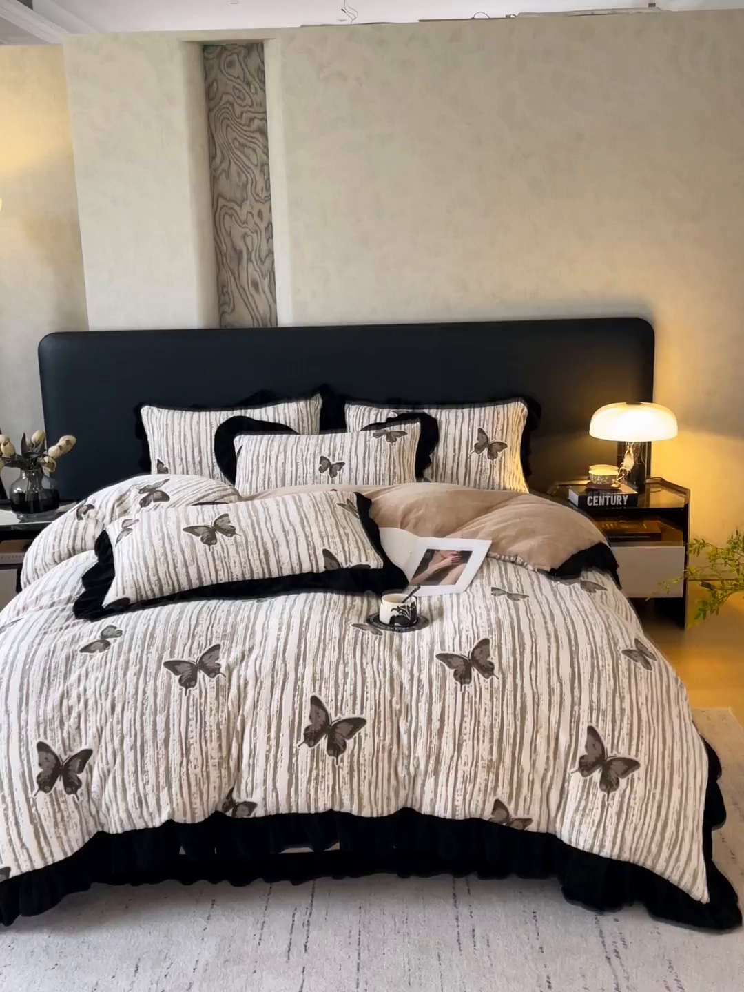 91家纺网 家纺一手货源 找家纺 蜜柚 2025新款秋冬琥珀系复古赫本轻法式高克重牛奶绒全消光立体浮雕数码印花ins风提花保暖四件套 翩翩起舞