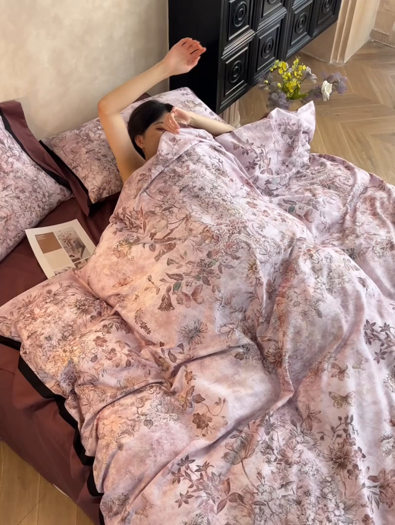 91家纺网 家纺一手货源 找家纺 简纯主义 2025新款全棉纯棉磨毛数码印花四件套-虞梦轻纱 虞梦轻纱-红