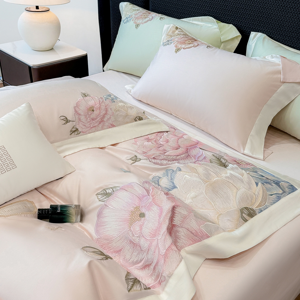 91家纺网 家纺一手货源 找家纺 优悦生活馆 2025新款全棉长绒棉刺绣四件套-花迹风格二 花迹-杏花粉