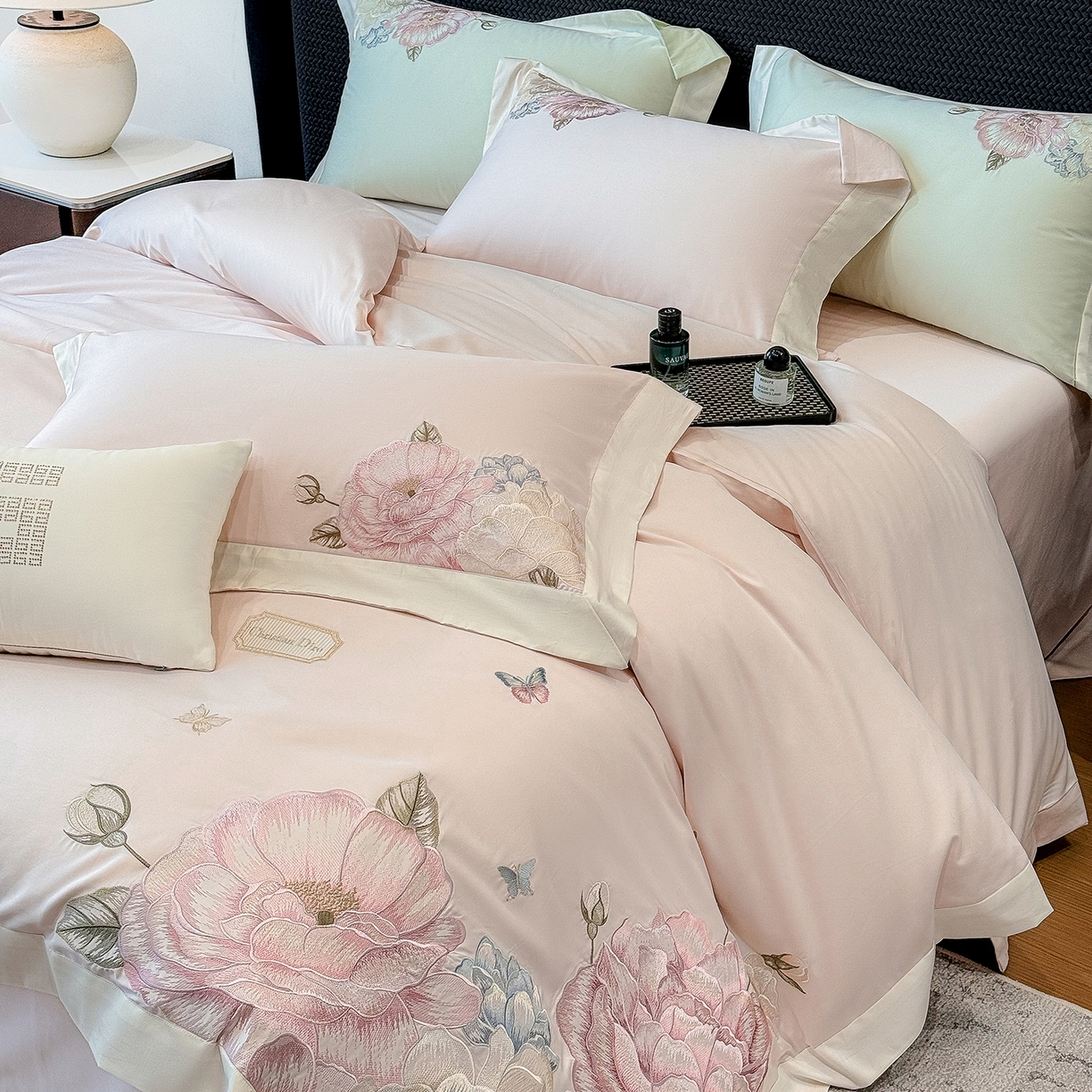 91家纺网 家纺一手货源 找家纺 优悦生活馆 2025新款全棉长绒棉刺绣四件套-花迹风格二 花迹-杏花粉