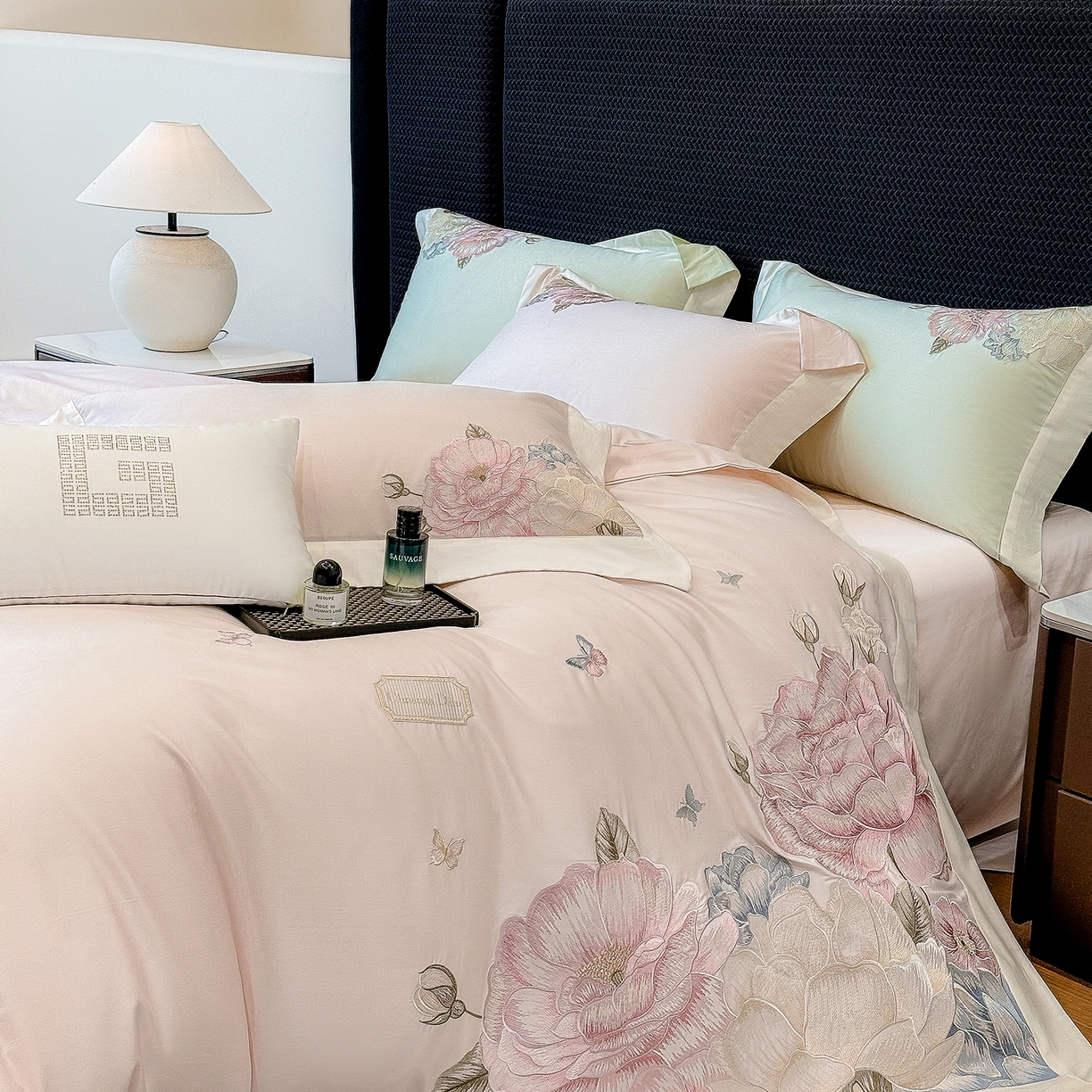 91家纺网 家纺一手货源 找家纺 优悦生活馆 2025新款全棉长绒棉刺绣四件套-花迹风格二 花迹-杏花粉