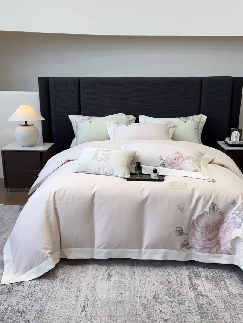 91家纺网 家纺一手货源 找家纺 优悦生活馆 2025新款全棉长绒棉刺绣四件套-花迹风格二 花迹-杏花粉