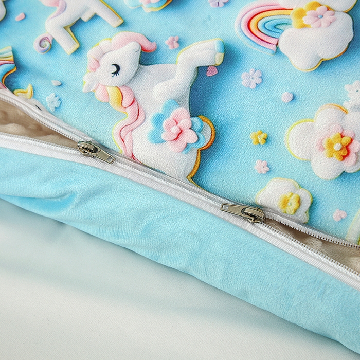 91家纺网 家纺一手货源 找家纺 沁童儿童用品店 2025新款儿童3D立体印花A版宝宝绒+B版豆豆绒儿童睡袋 彩虹马