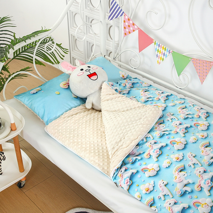 91家纺网 家纺一手货源 找家纺 沁童儿童用品店 2025新款儿童3D立体印花A版宝宝绒+B版豆豆绒儿童睡袋 彩虹马