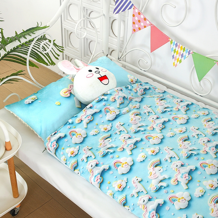 91家纺网 家纺一手货源 找家纺 沁童儿童用品店 2025新款儿童3D立体印花A版宝宝绒+B版豆豆绒儿童睡袋 彩虹马