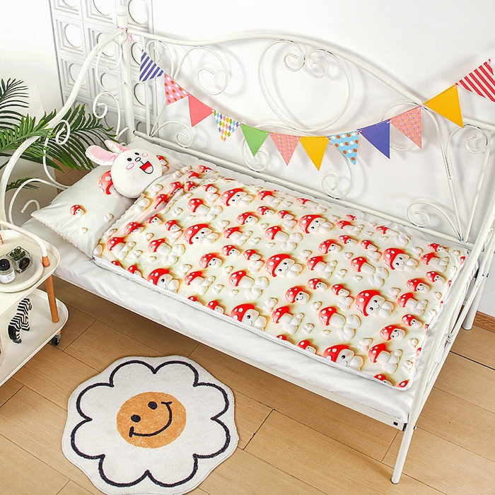 91家纺网 家纺一手货源 找家纺 沁童儿童用品店 2025新款儿童3D立体印花A版宝宝绒+B版豆豆绒儿童睡袋 蘑菇娃娃