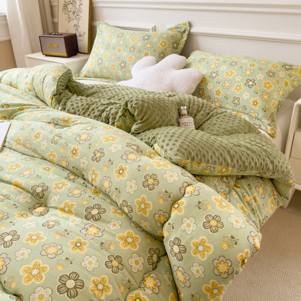 91家纺网 家纺一手货源 找家纺 梵克保罗 2025秋冬新品10A抗菌豆豆绒冬被被子被芯 花开半夏