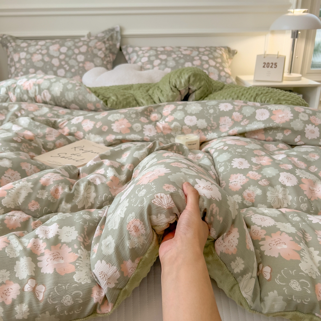 91家纺网 家纺一手货源 找家纺 梵克保罗 2025秋冬新品10A抗菌豆豆绒冬被被子被芯 绿野庄园