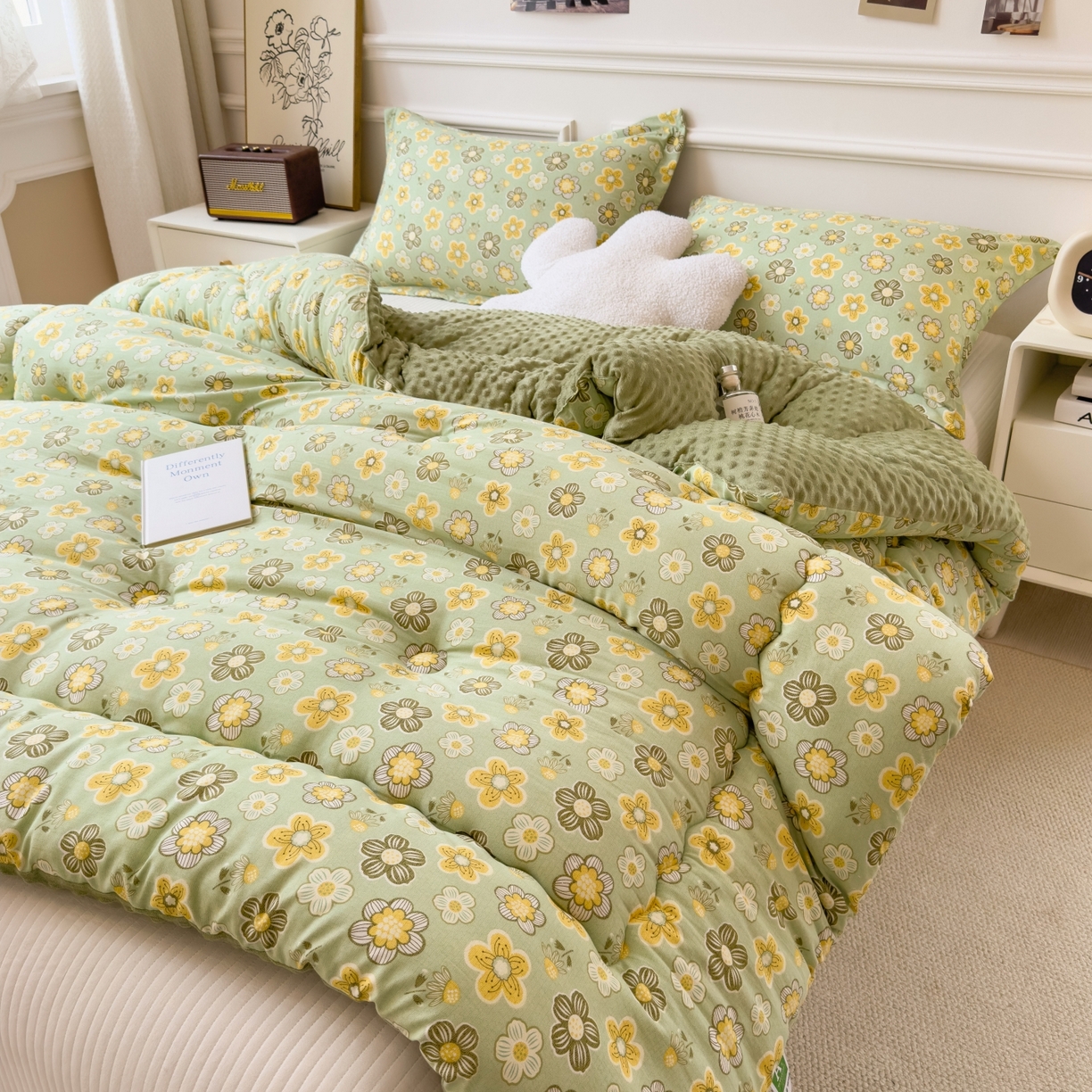 91家纺网 家纺一手货源 找家纺 梵克保罗 2025秋冬新品10A抗菌豆豆绒冬被被子被芯 花开半夏