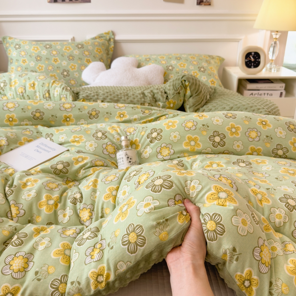 91家纺网 家纺一手货源 找家纺 梵克保罗 2025秋冬新品10A抗菌豆豆绒冬被被子被芯 花开半夏