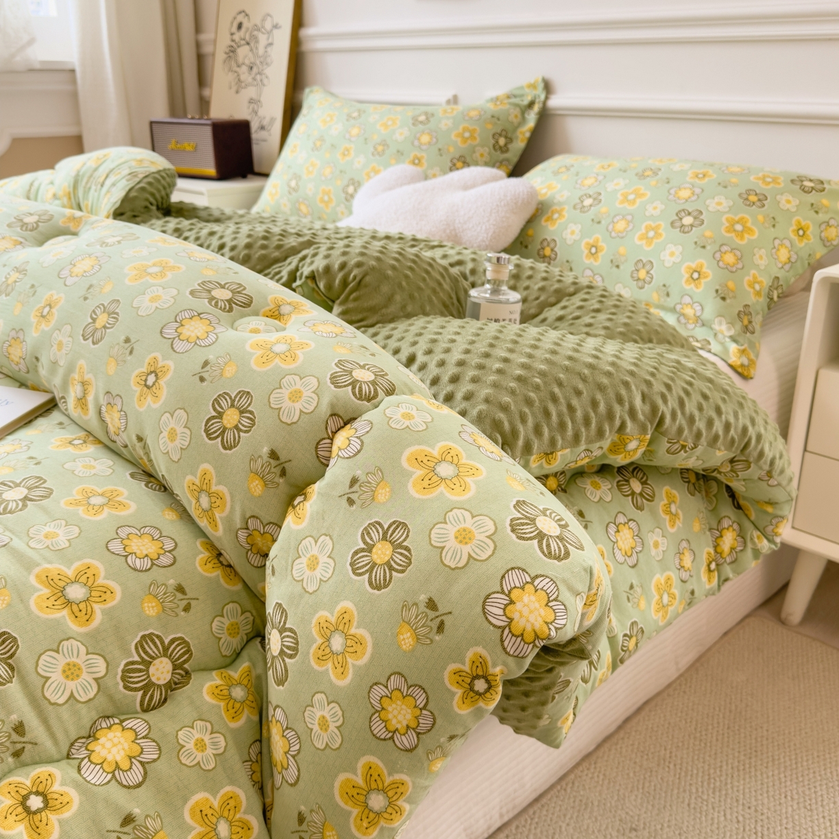 91家纺网 家纺一手货源 找家纺 梵克保罗 2025秋冬新品10A抗菌豆豆绒冬被被子被芯 花开半夏