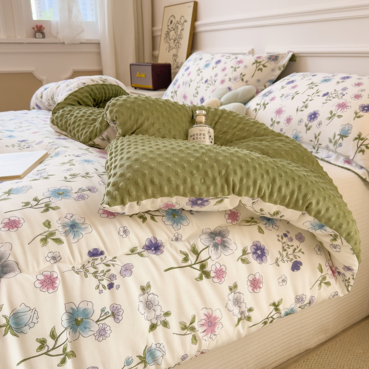 91家纺网 家纺一手货源 找家纺 梵克保罗 2025秋冬新品10A抗菌豆豆绒冬被被子被芯 花韵