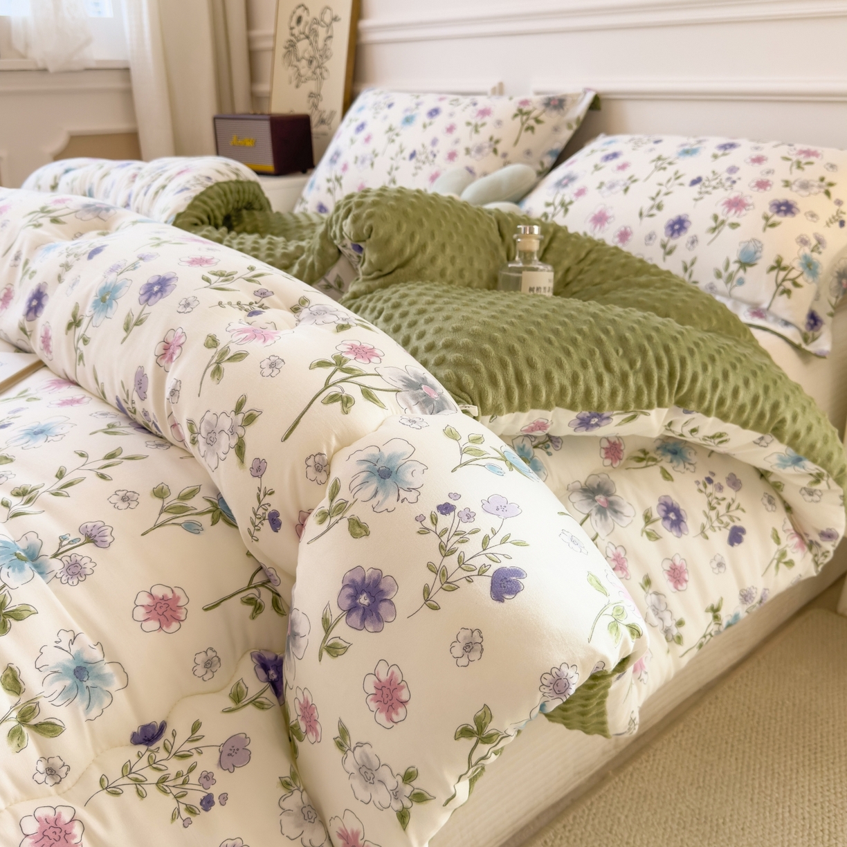 91家纺网 家纺一手货源 找家纺 梵克保罗 2025秋冬新品10A抗菌豆豆绒冬被被子被芯 花韵