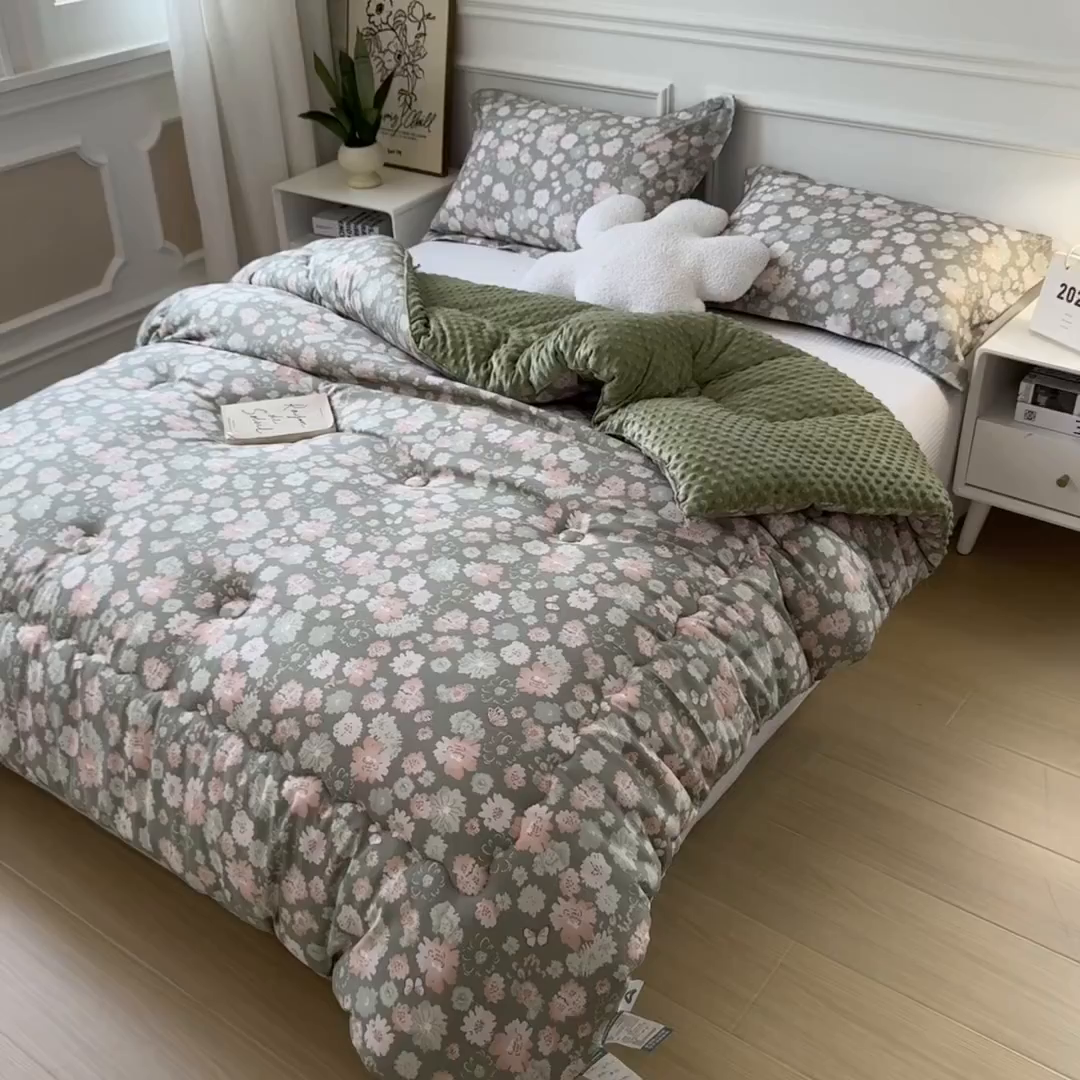 91家纺网 家纺一手货源 找家纺 梵克保罗 2025秋冬新品10A抗菌豆豆绒冬被被子被芯 绿野庄园