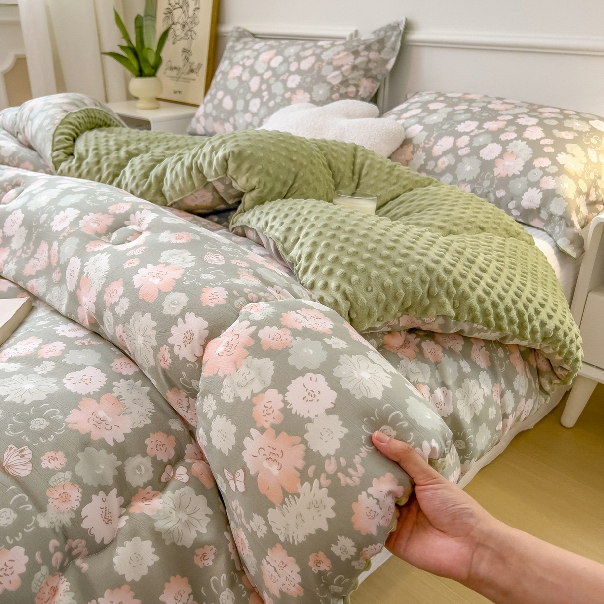 91家纺网 家纺一手货源 找家纺 梵克保罗 2025秋冬新品10A抗菌豆豆绒冬被被子被芯 绿野庄园