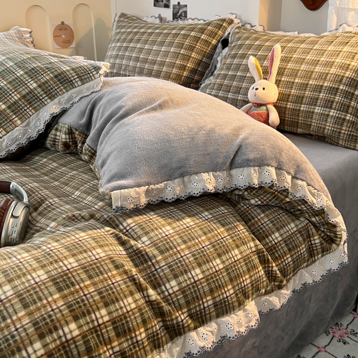 91家纺网 家纺一手货源 找家纺 妖妖家纺 2025新款加厚全棉花边牛奶绒格子四件套 轻氧绿松