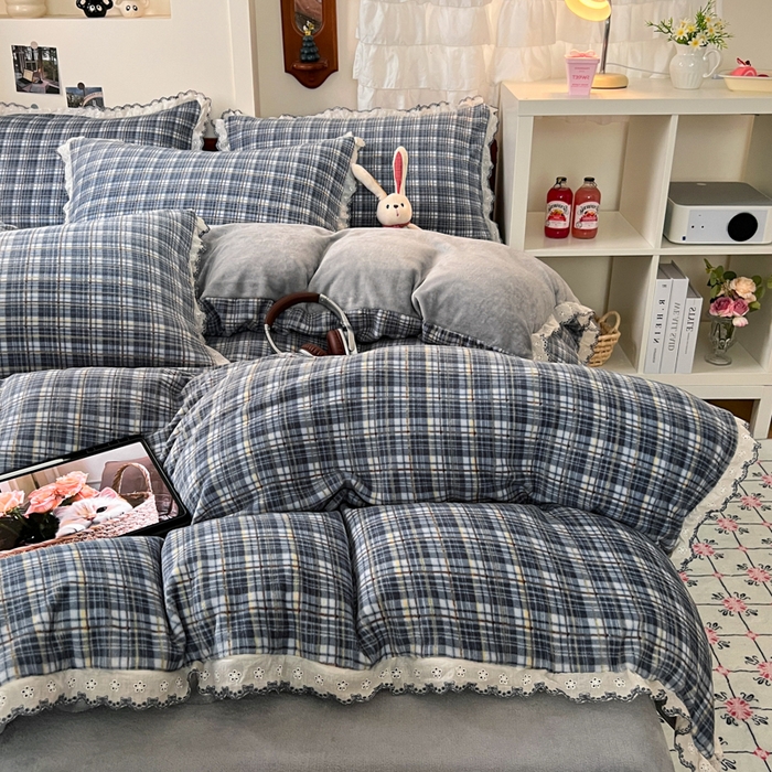 91家纺网 家纺一手货源 找家纺 妖妖家纺 2025新款加厚全棉花边牛奶绒格子四件套 海川之境