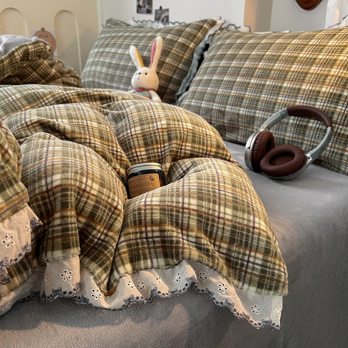 91家纺网 家纺一手货源 找家纺 妖妖家纺 2025新款加厚全棉花边牛奶绒格子四件套 轻氧绿松