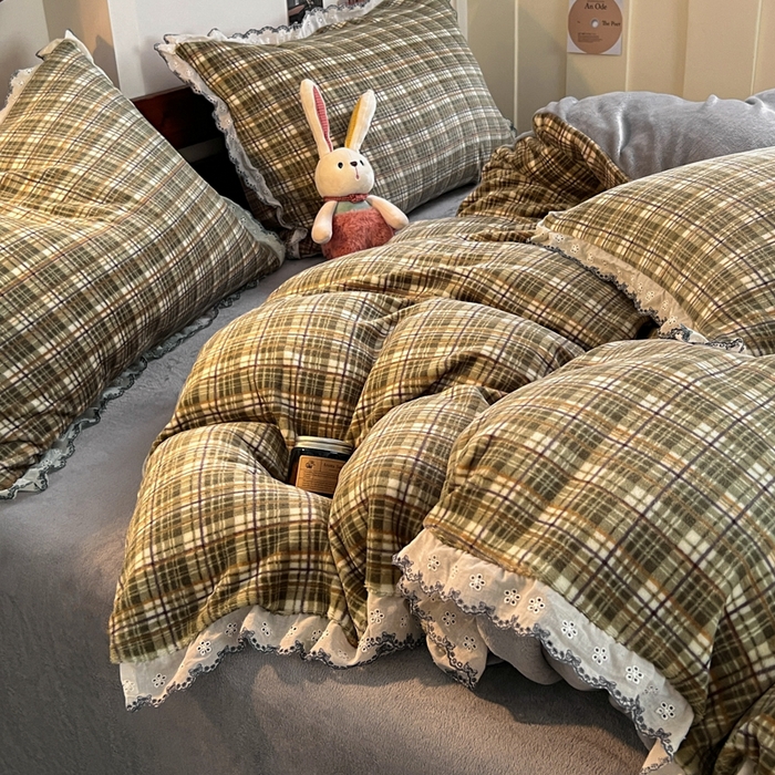 91家纺网 家纺一手货源 找家纺 妖妖家纺 2025新款加厚全棉花边牛奶绒格子四件套 轻氧绿松