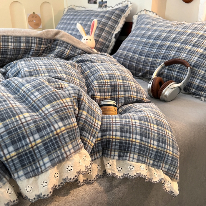 91家纺网 家纺一手货源 找家纺 妖妖家纺 2025新款加厚全棉花边牛奶绒格子四件套 海川之境