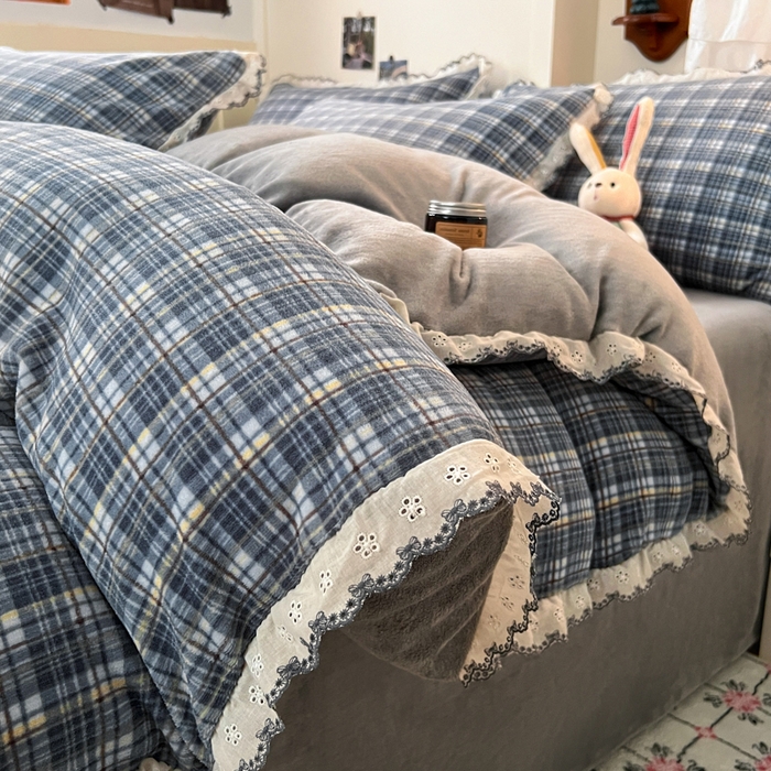 91家纺网 家纺一手货源 找家纺 妖妖家纺 2025新款加厚全棉花边牛奶绒格子四件套 海川之境