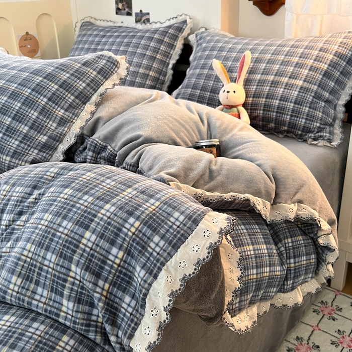 91家纺网 家纺一手货源 找家纺 妖妖家纺 2025新款加厚全棉花边牛奶绒格子四件套 海川之境