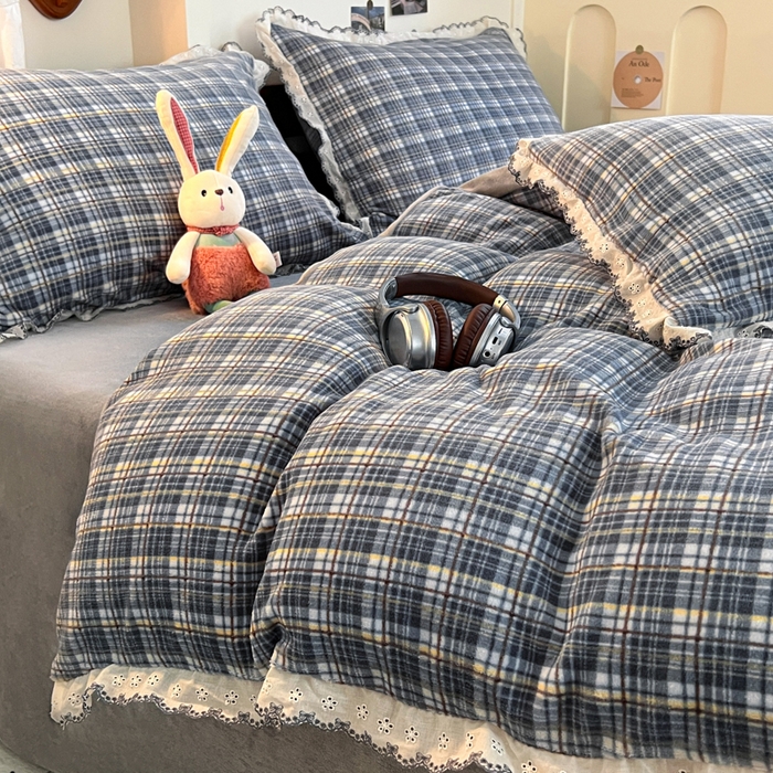 91家纺网 家纺一手货源 找家纺 妖妖家纺 2025新款加厚全棉花边牛奶绒格子四件套 海川之境