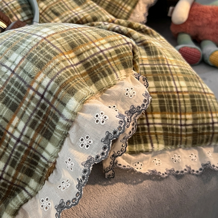 91家纺网 家纺一手货源 找家纺 妖妖家纺 2025新款加厚全棉花边牛奶绒格子四件套 轻氧绿松