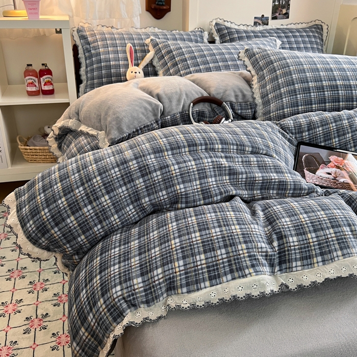 91家纺网 家纺一手货源 找家纺 妖妖家纺 2025新款加厚全棉花边牛奶绒格子四件套 海川之境