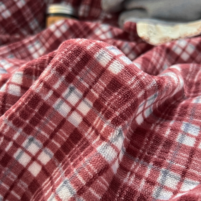 91家纺网 家纺一手货源 找家纺 妖妖家纺 2025新款加厚全棉花边牛奶绒格子四件套 醋莓浆果