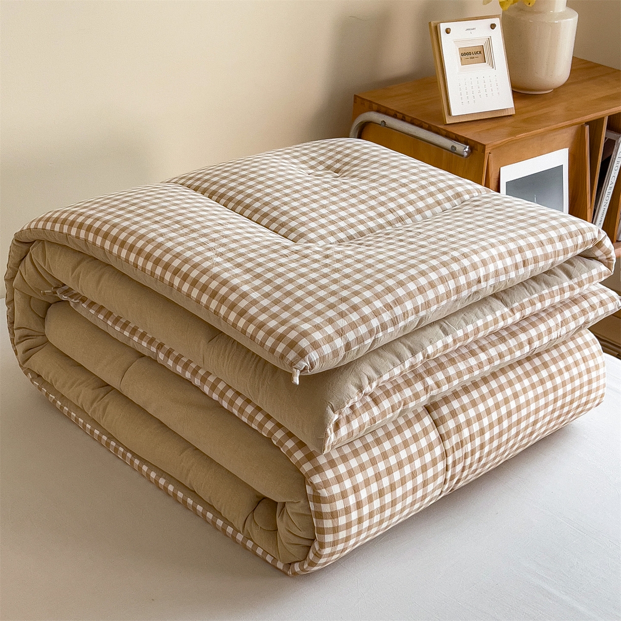 91家纺网 家纺一手货源 找家纺 梵克保罗 2025秋冬新款10A抗菌无印风冬被被子被芯 咖小格