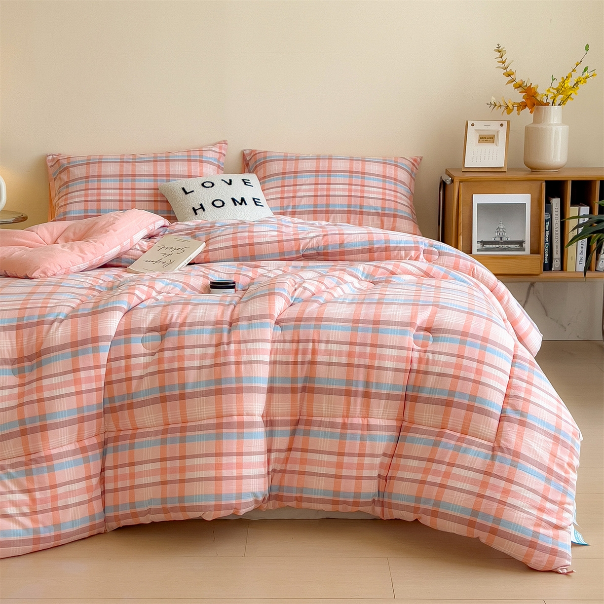 91家纺网 家纺一手货源 找家纺 梵克保罗 2025秋冬新款10A抗菌无印风冬被被子被芯 英伦粉