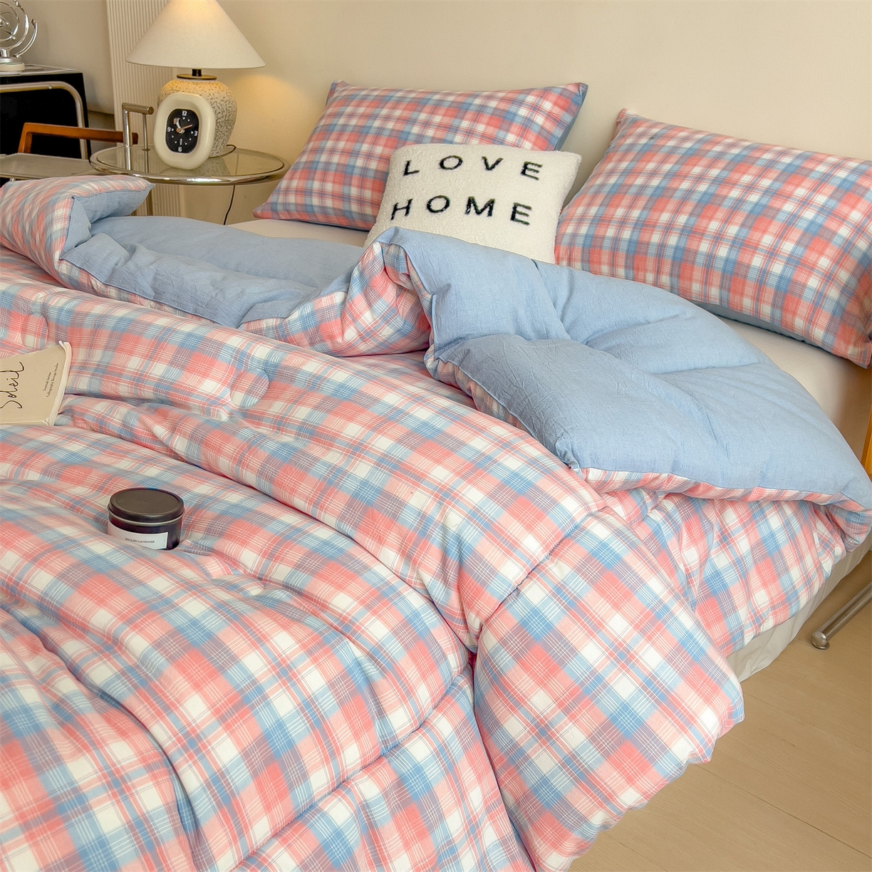 91家纺网 家纺一手货源 找家纺 梵克保罗 2025秋冬新款10A抗菌无印风冬被被子被芯 炫彩格