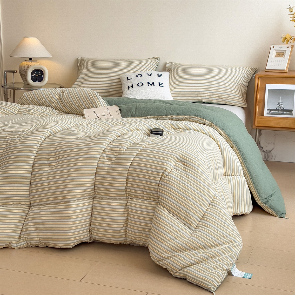 91家纺网 家纺一手货源 找家纺 梵克保罗 2025秋冬新款10A抗菌无印风冬被被子被芯 小绿条