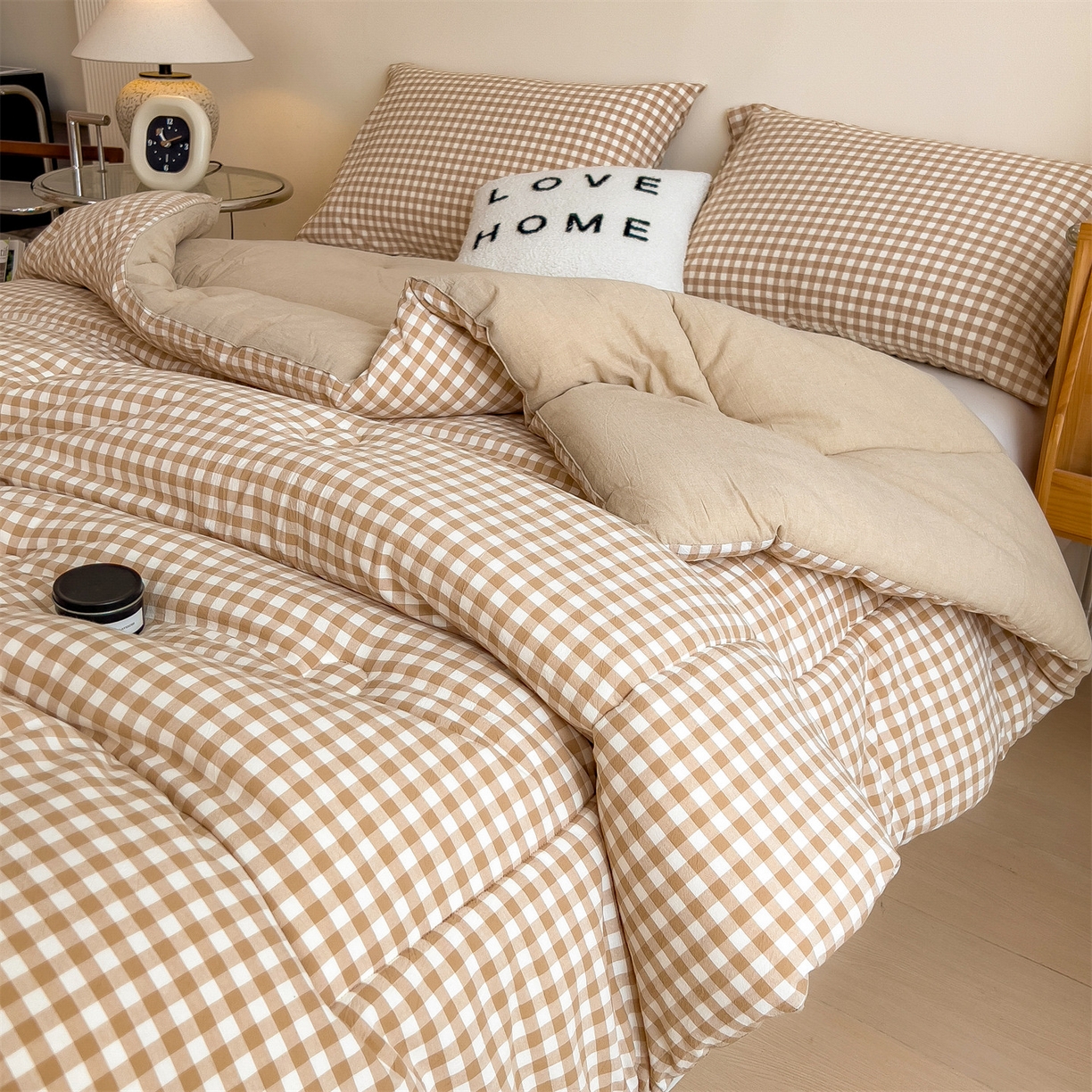 91家纺网 家纺一手货源 找家纺 梵克保罗 2025秋冬新款10A抗菌无印风冬被被子被芯 咖小格