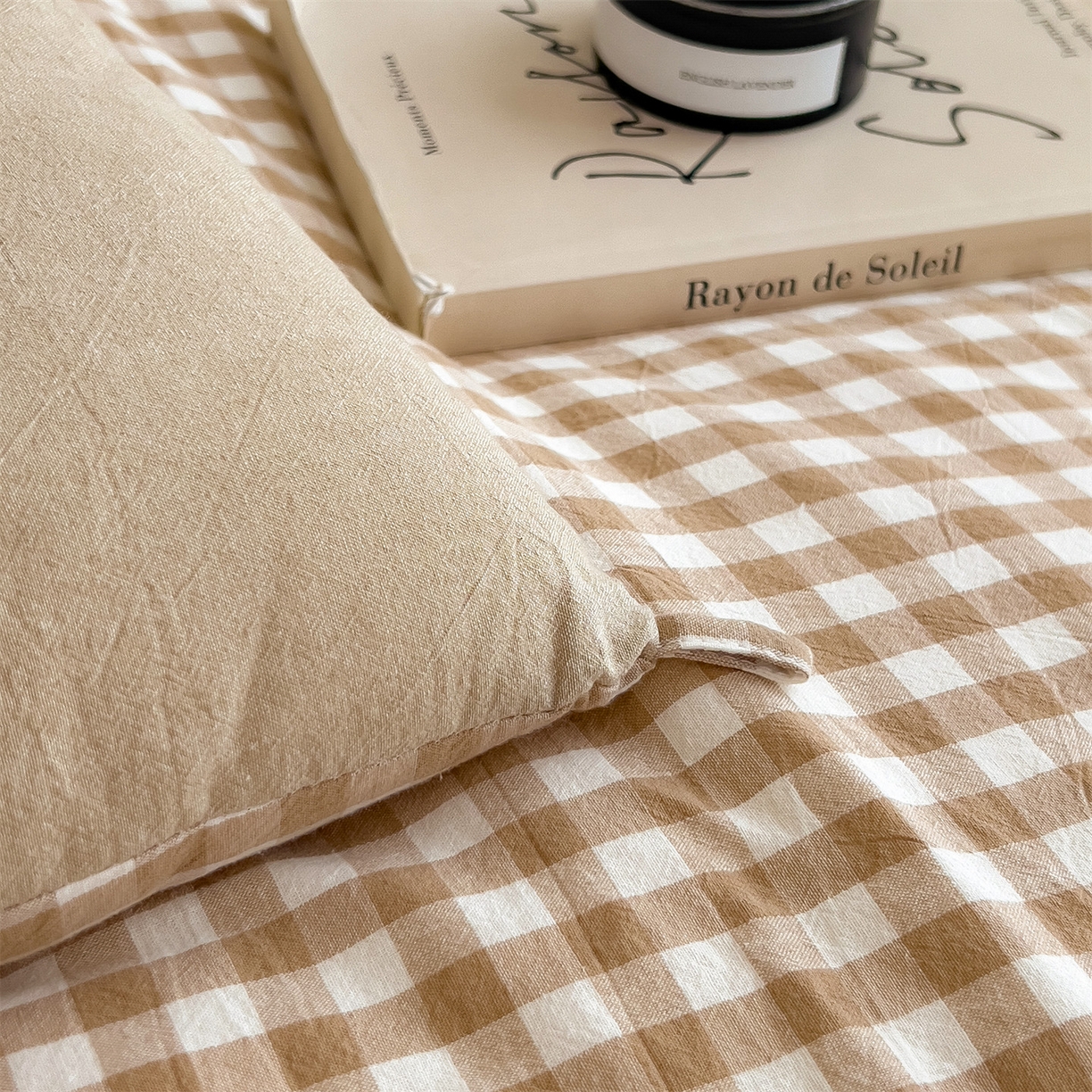 91家纺网 家纺一手货源 找家纺 梵克保罗 2025秋冬新款10A抗菌无印风冬被被子被芯 咖小格