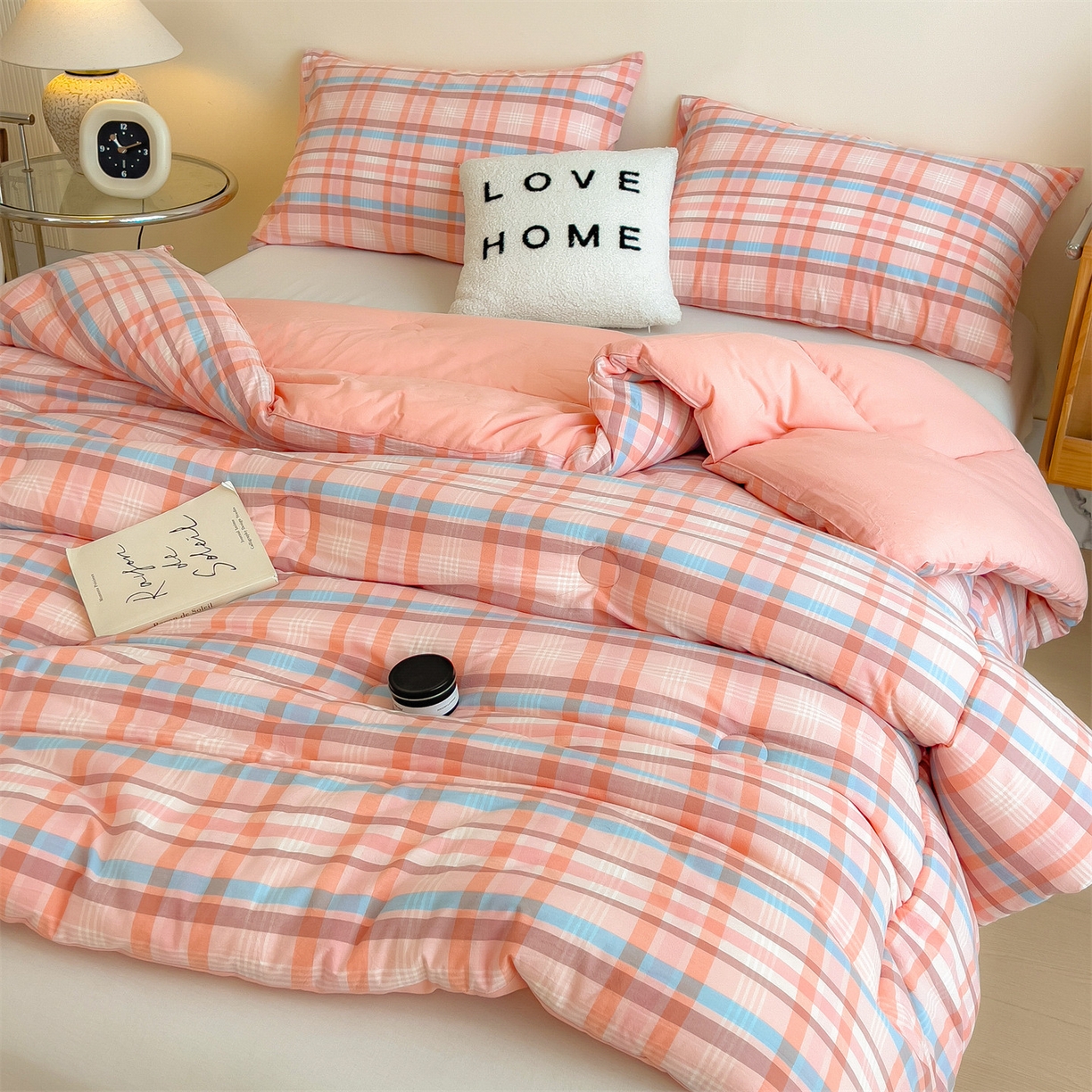 91家纺网 家纺一手货源 找家纺 梵克保罗 2025秋冬新款10A抗菌无印风冬被被子被芯 英伦粉