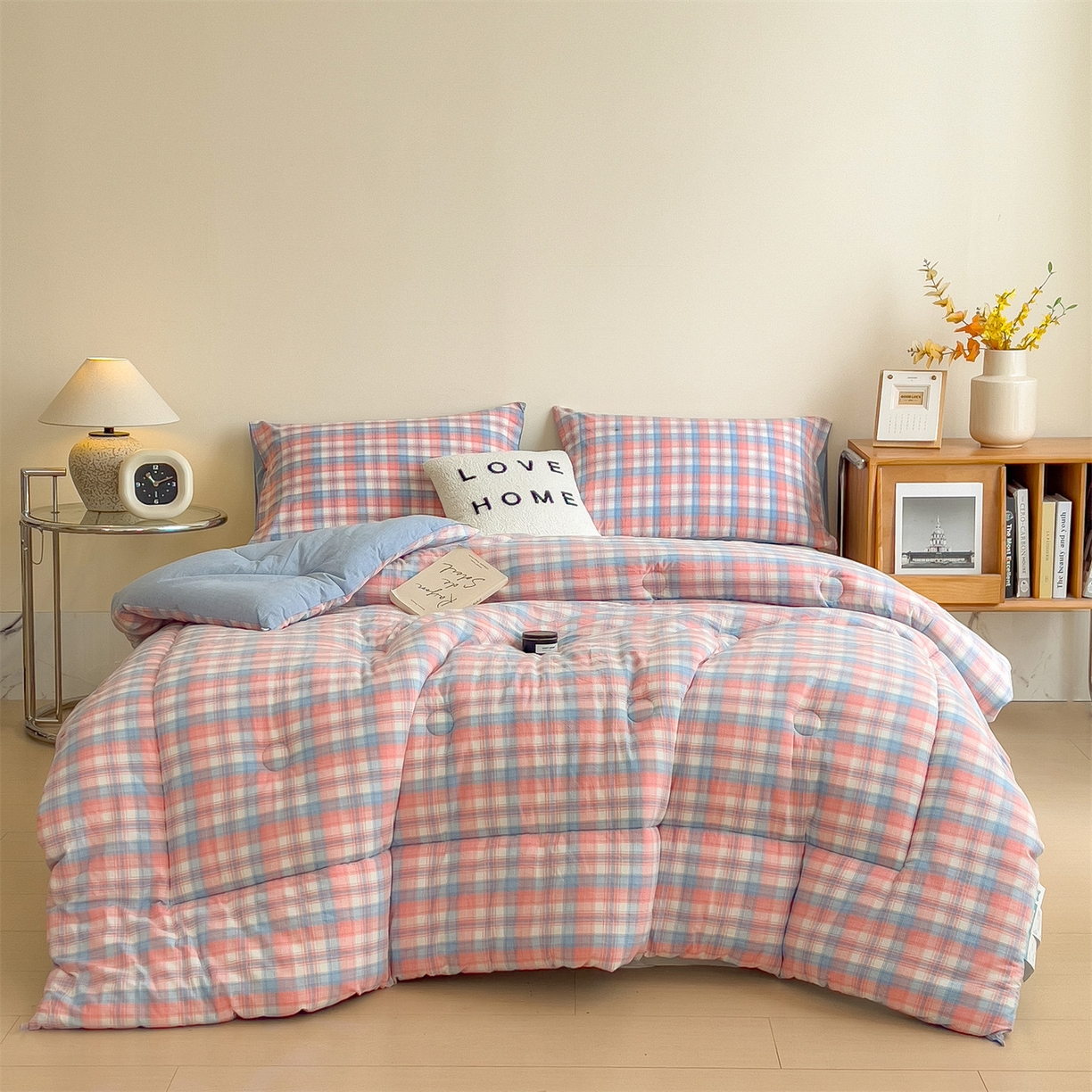 91家纺网 家纺一手货源 找家纺 梵克保罗 2025秋冬新款10A抗菌无印风冬被被子被芯 炫彩格