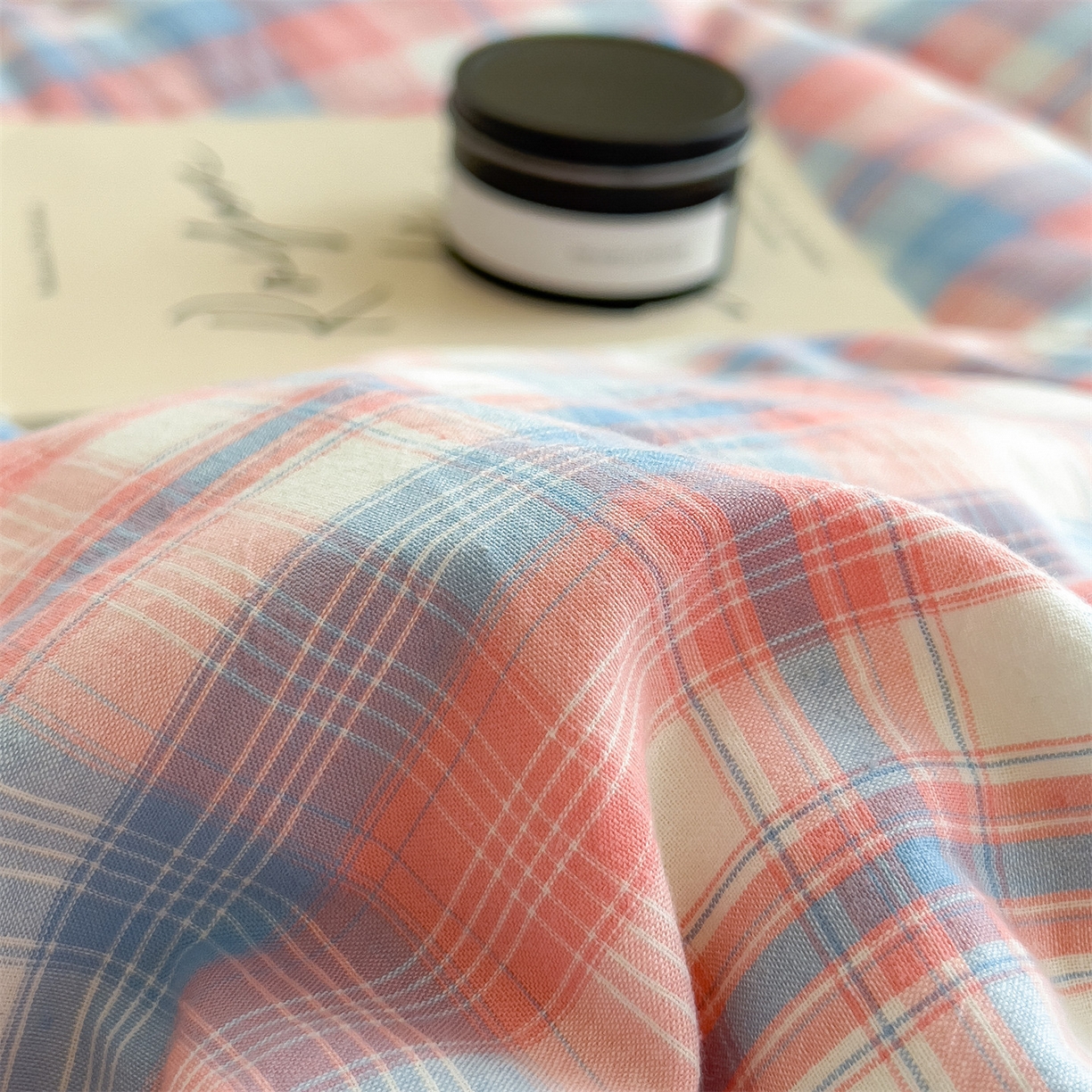 91家纺网 家纺一手货源 找家纺 梵克保罗 2025秋冬新款10A抗菌无印风冬被被子被芯 炫彩格