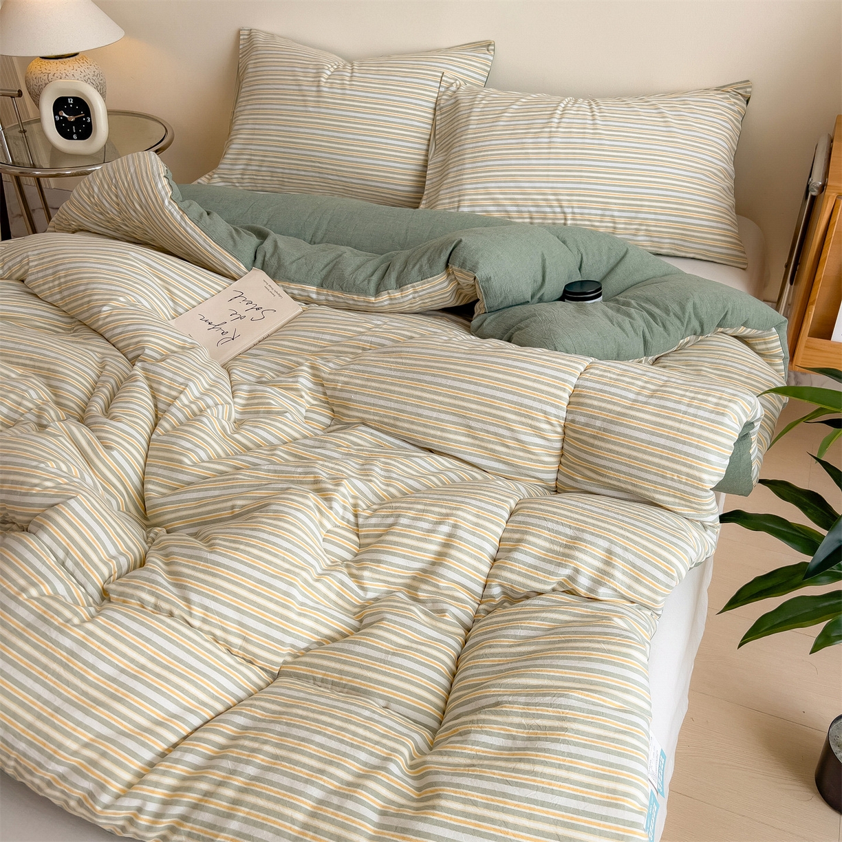 91家纺网 家纺一手货源 找家纺 梵克保罗 2025秋冬新款10A抗菌无印风冬被被子被芯 小绿条