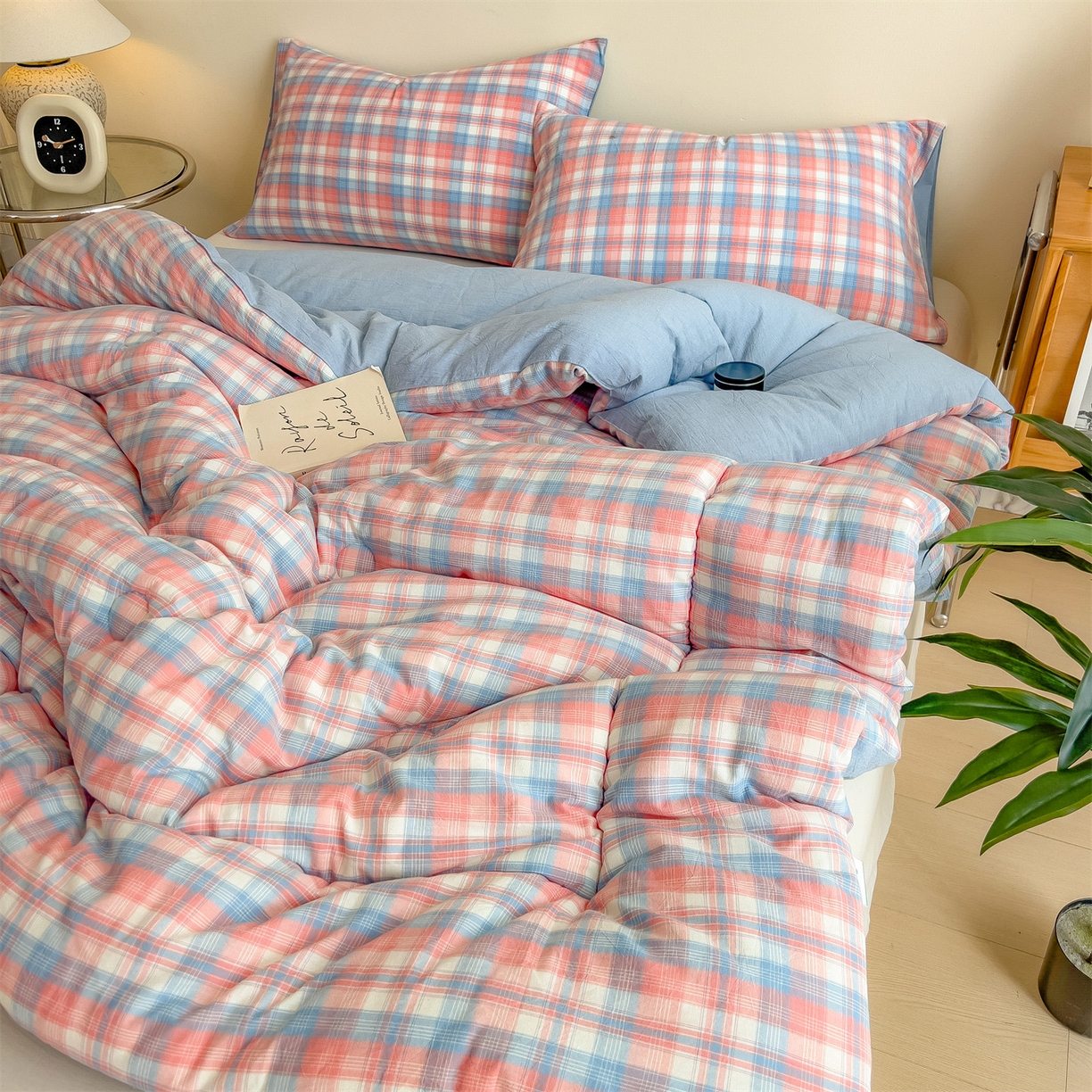 91家纺网 家纺一手货源 找家纺 梵克保罗 2025秋冬新款10A抗菌无印风冬被被子被芯 炫彩格