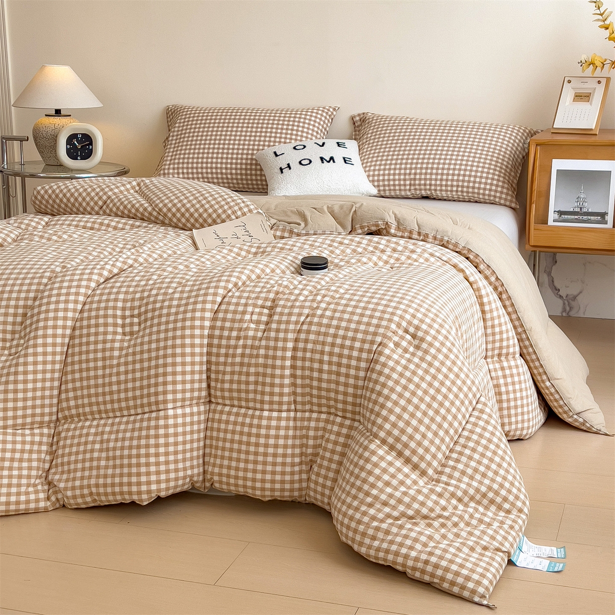 91家纺网 家纺一手货源 找家纺 梵克保罗 2025秋冬新款10A抗菌无印风冬被被子被芯 咖小格