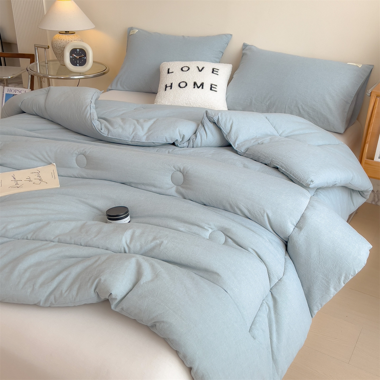 91家纺网 家纺一手货源 找家纺 梵克保罗 2025秋冬新款10A抗菌无印风冬被被子被芯 优雅蓝