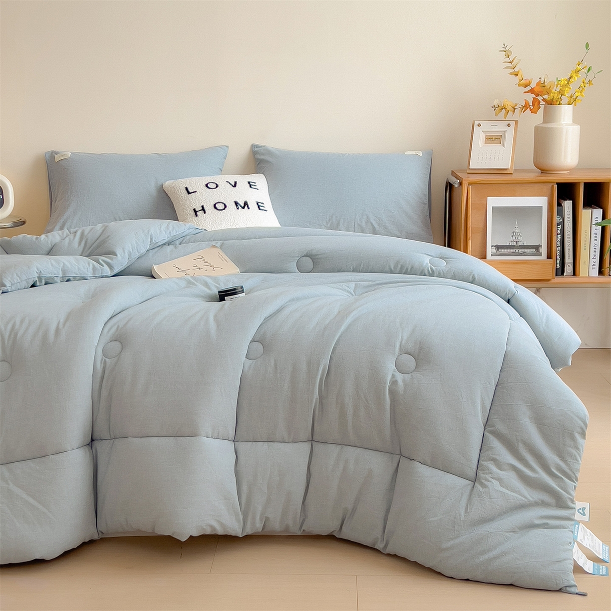 91家纺网 家纺一手货源 找家纺 梵克保罗 2025秋冬新款10A抗菌无印风冬被被子被芯 优雅蓝