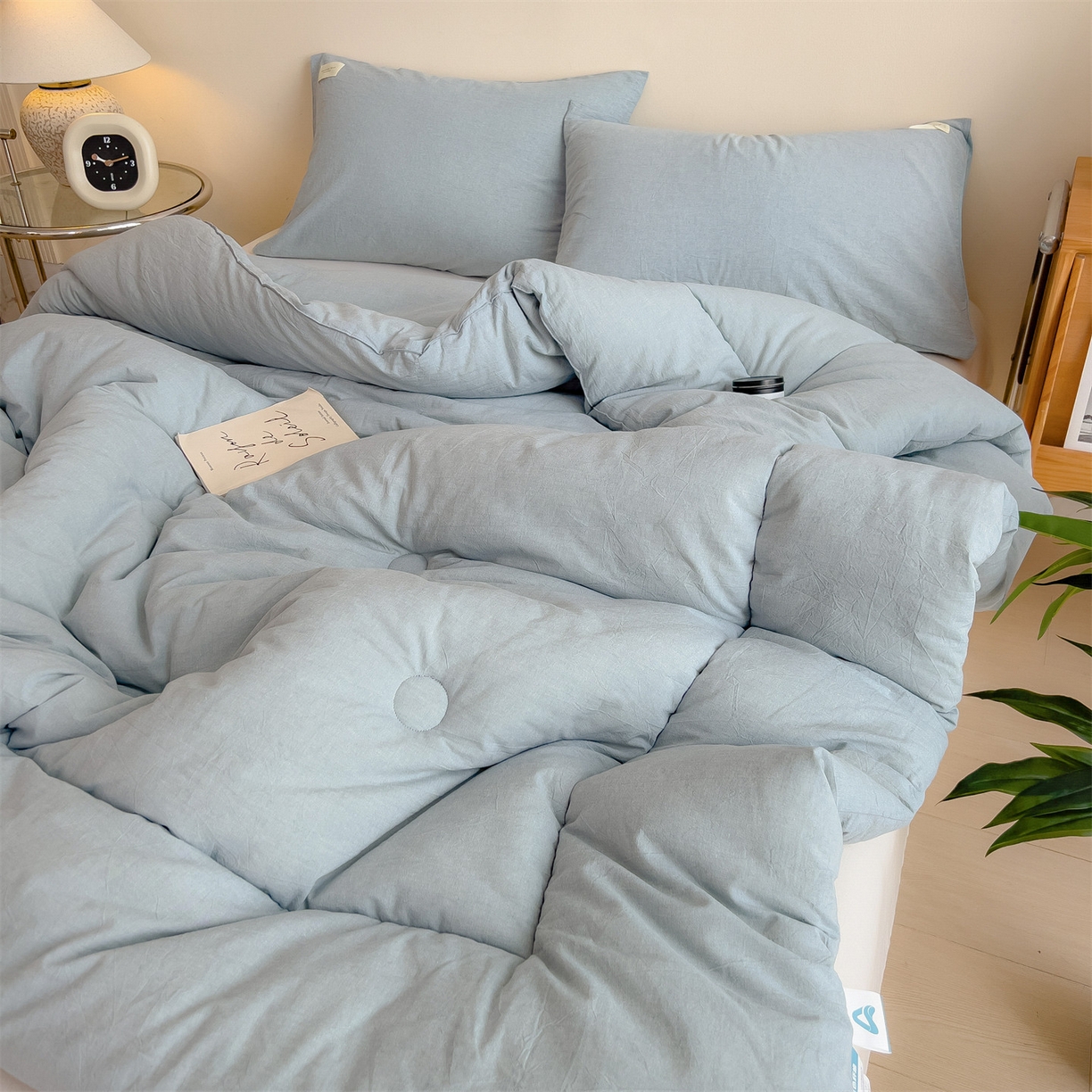 91家纺网 家纺一手货源 找家纺 梵克保罗 2025秋冬新款10A抗菌无印风冬被被子被芯 优雅蓝