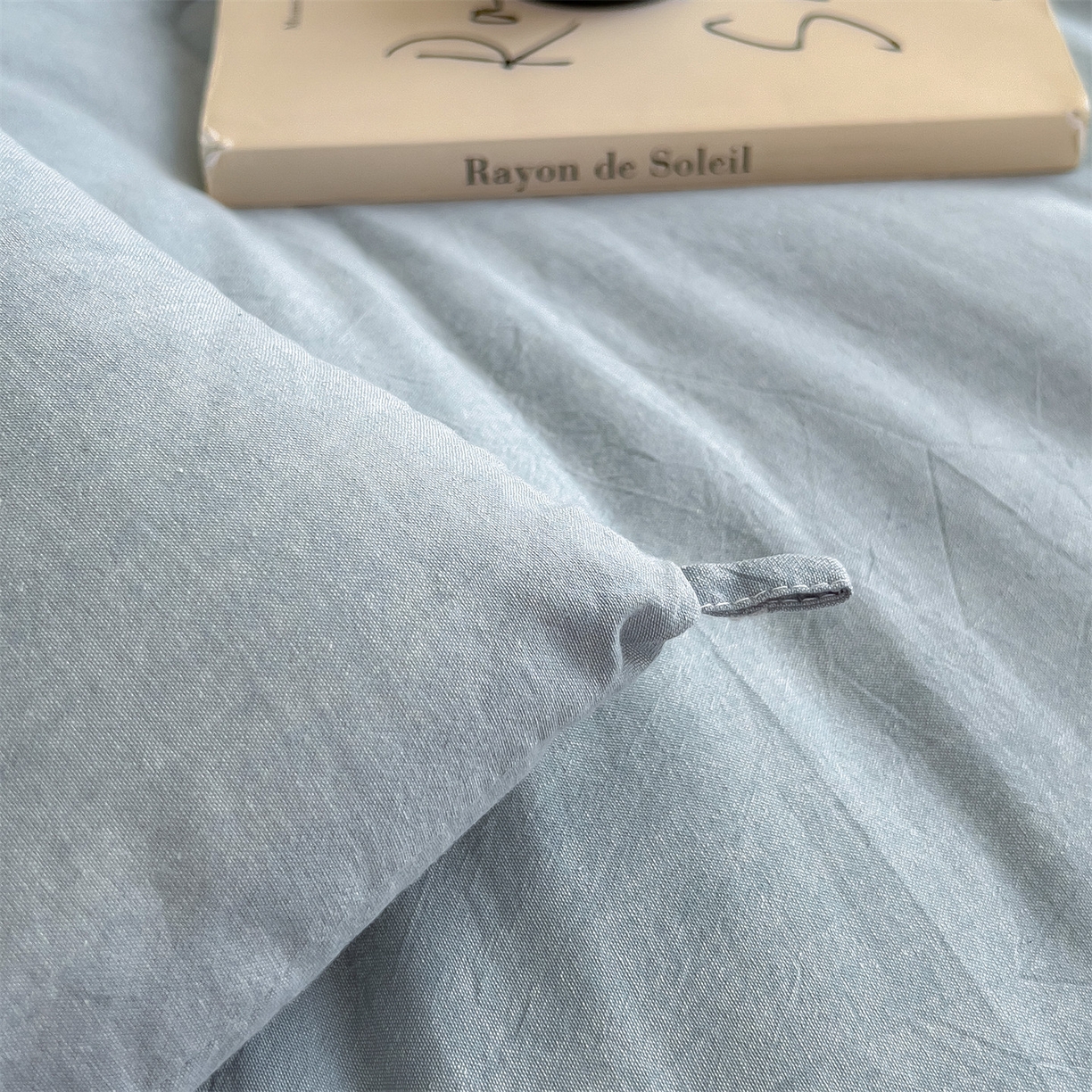 91家纺网 家纺一手货源 找家纺 梵克保罗 2025秋冬新款10A抗菌无印风冬被被子被芯 优雅蓝