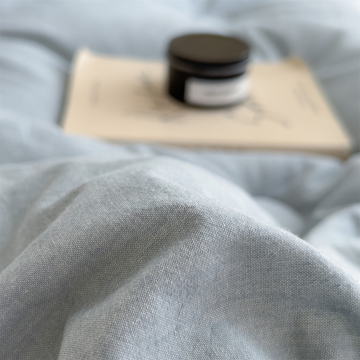 91家纺网 家纺一手货源 找家纺 梵克保罗 2025秋冬新款10A抗菌无印风冬被被子被芯 优雅蓝