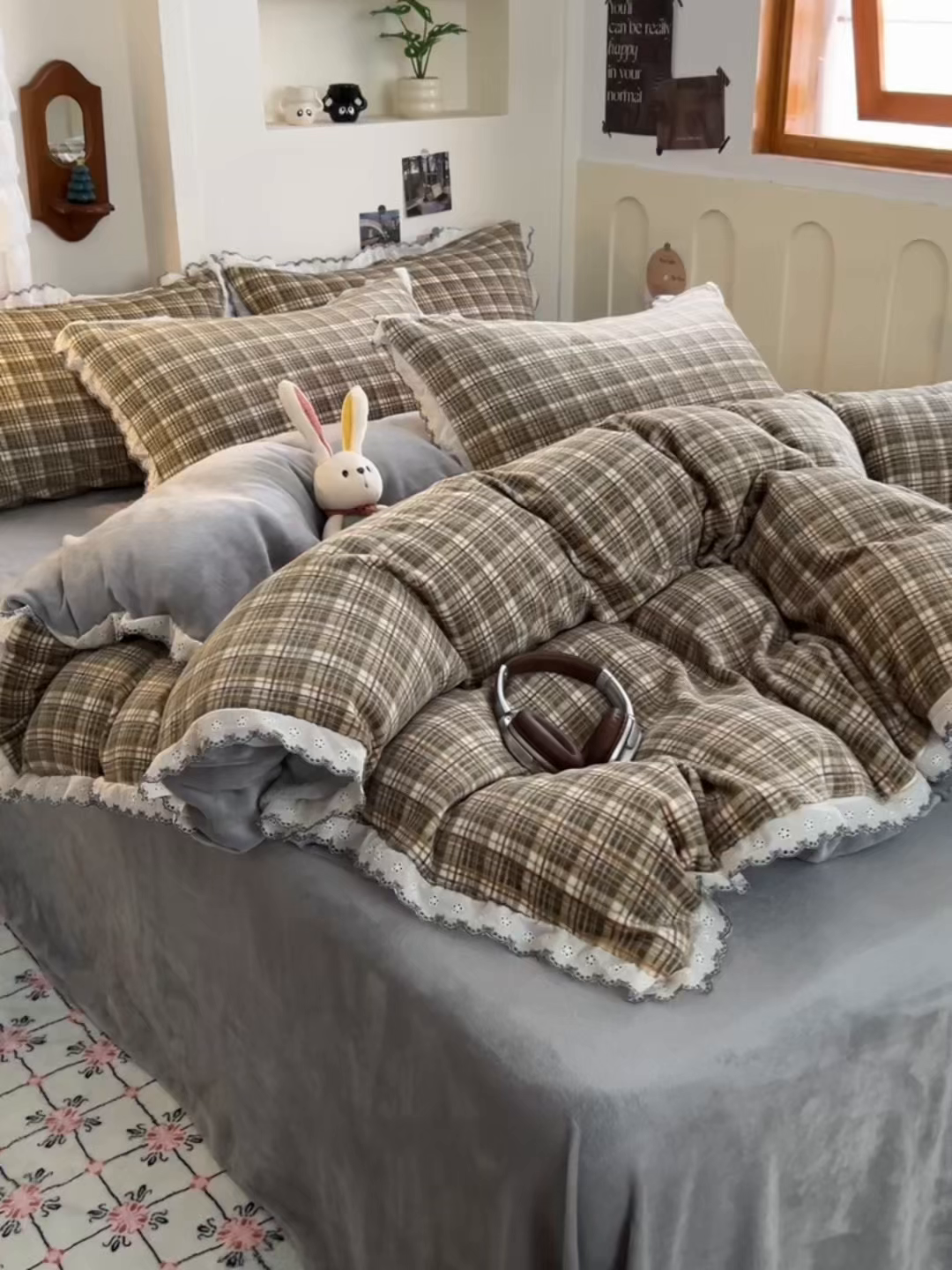 91家纺网 家纺一手货源 找家纺 妖妖家纺 2025新款加厚全棉花边牛奶绒格子四件套 轻氧绿松